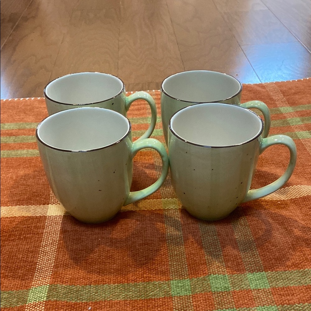 🧡 set of 4 mugs